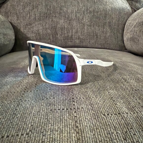 (OO9406) Oakley Sutro PRIZM Polarized White Frame - Picture 4 of 12